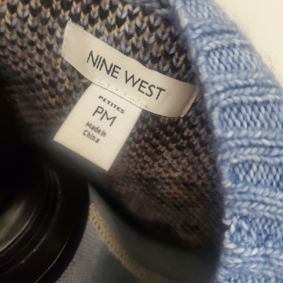 Beautiful sweater - Picture 3 of 3